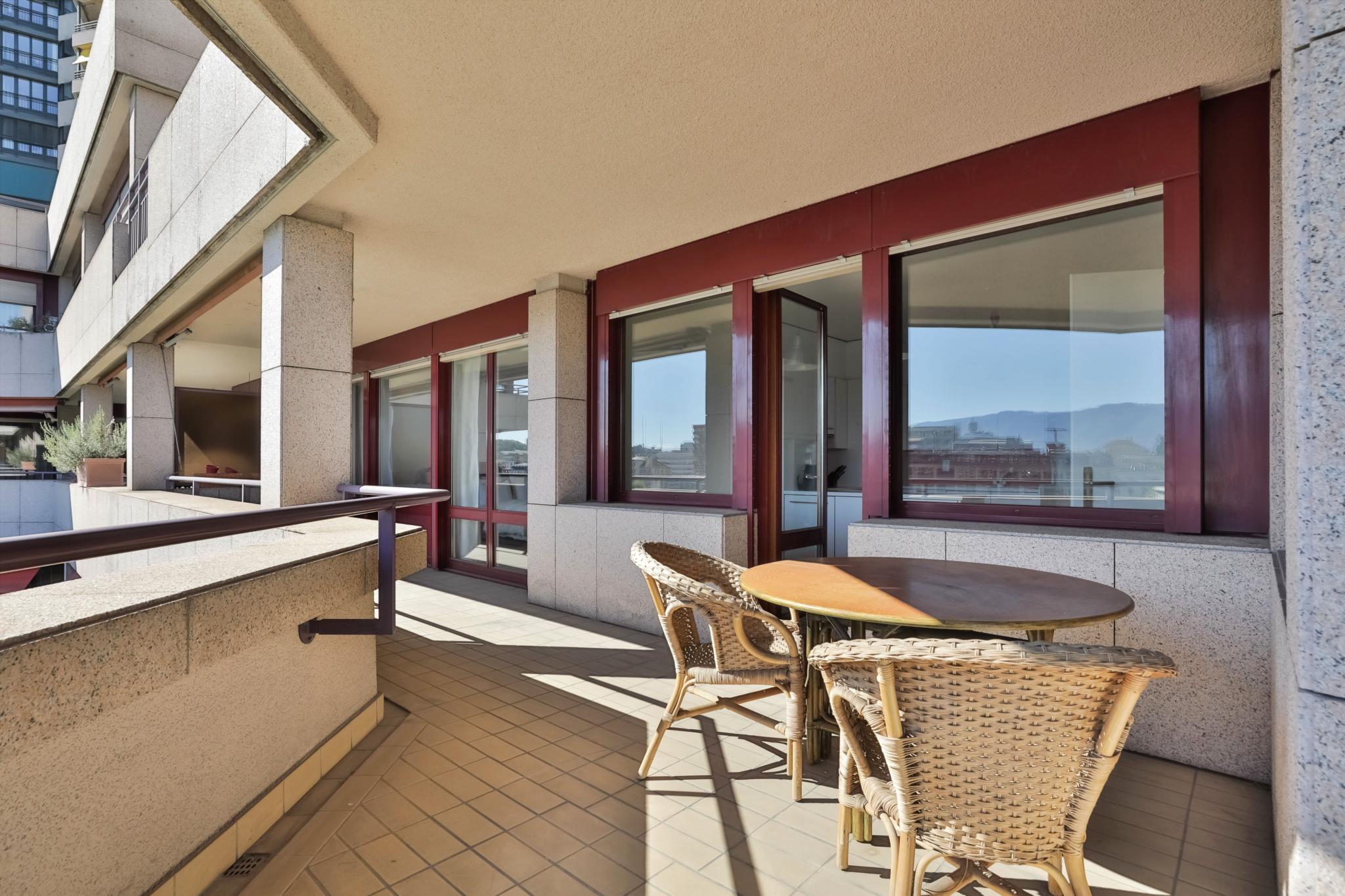 À vendre magnifique appartement avec vue imprenable sur le Rhône.