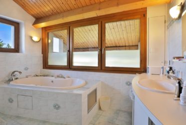 Ravissante villa en camapgne avec Jardin en Bordure des Vignobles de Jussy