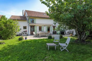 Ravissante villa en camapgne avec Jardin en Bordure des Vignobles de Jussy