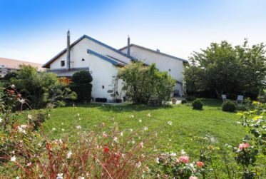 Ravissante villa en camapgne avec Jardin en Bordure des Vignobles de Jussy