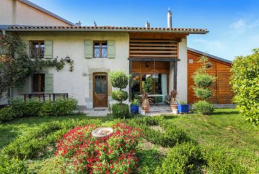Ravissante villa en camapgne avec Jardin en Bordure des Vignobles de Jussy
