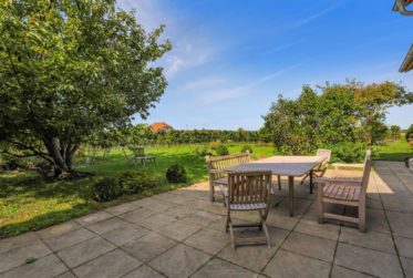 Ravissante villa en camapgne avec Jardin en Bordure des Vignobles de Jussy