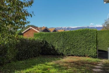 À vendre à Vernier : lumineuse villa jumelée dans un quartier résidentiel