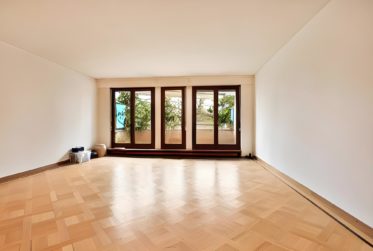 2 Bedrooms Flat