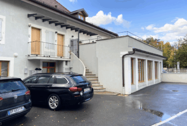 Modern Commercial Premises in Chêne-Bourg for sale for investor
