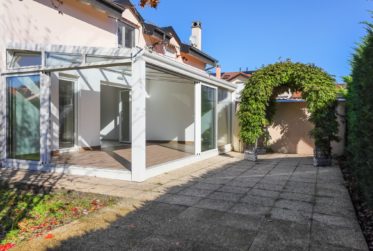 À vendre à Vernier : lumineuse villa jumelée dans un quartier résidentiel