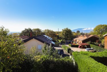 À vendre à Vernier : lumineuse villa jumelée dans un quartier résidentiel