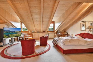 6 Bedrooms House, Village house