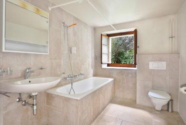 4 Bedrooms House