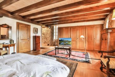 6 Bedrooms House, Village house