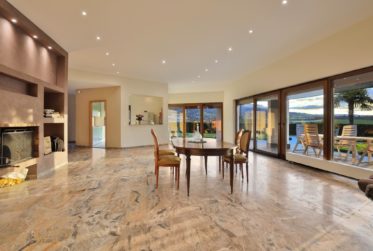 Spacieuse Villa sur terrain de taille confortable avec vue dégagée à vendre