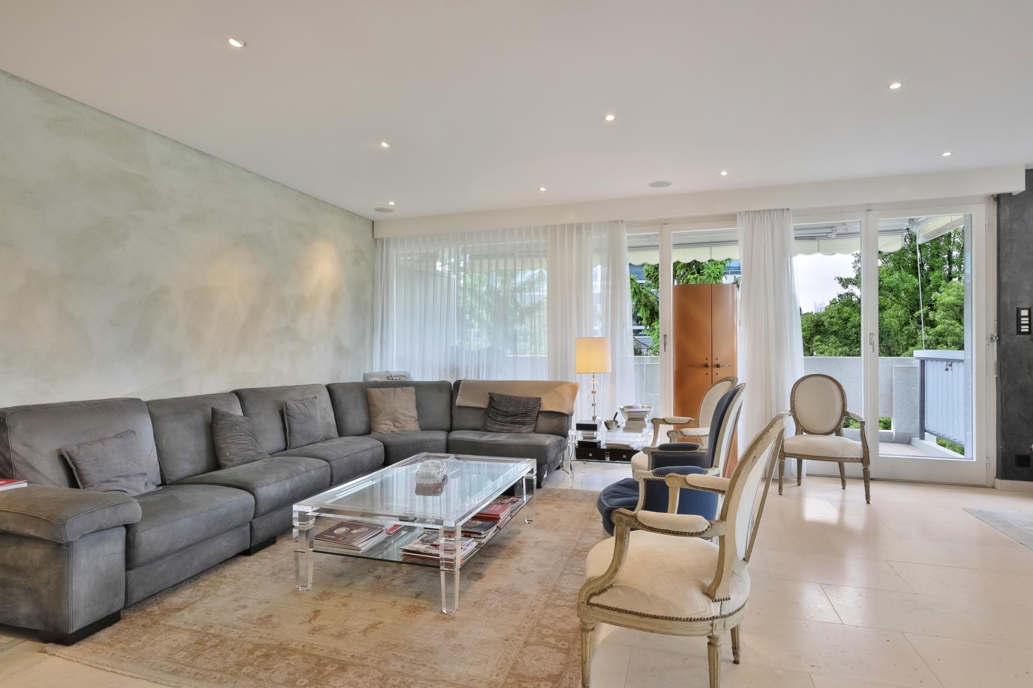 2 Bedrooms Flat