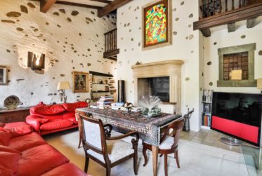 6 Bedrooms House, Village house