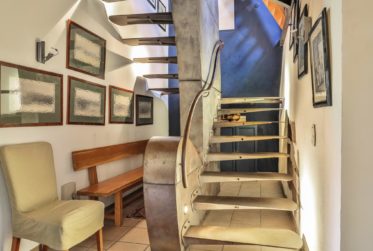 Charming villa in camapgne with garden on the edge of the vineyards of Jussy