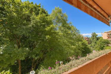 OPPORTUNITÉ RARE – Appartement traversant en PPE de 5.5 pièces d’exception aux Eaux-Vives dans un cadre verdoyant à rénover