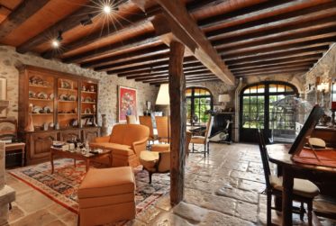 6 Bedrooms House, Village house