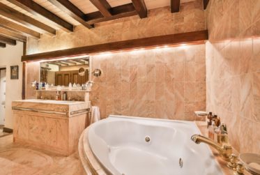 6 Bedrooms House, Village house