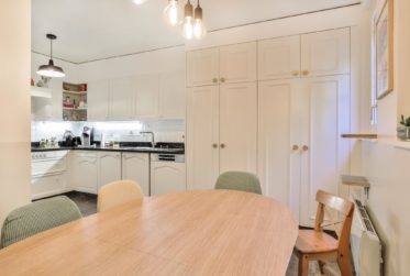 2 Bedrooms Flat