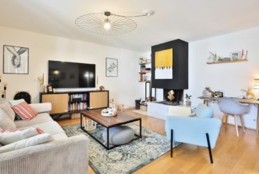 2 Bedrooms Flat