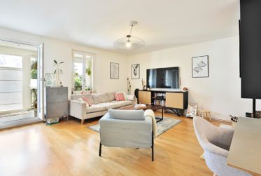2 Bedrooms Flat