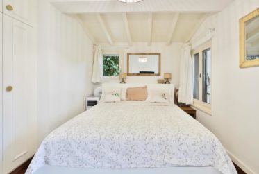 2 Bedrooms Flat